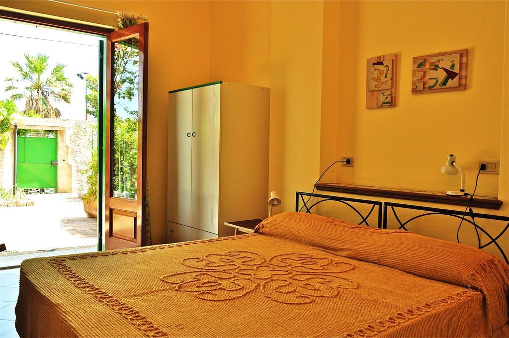 Seafront Apartments Garden House Таормина Номер фото